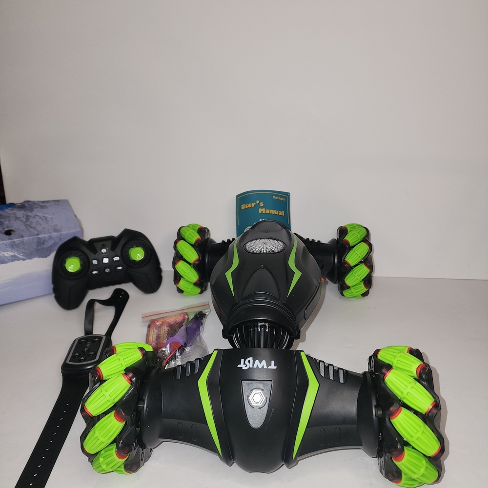 Green LED Remote Control Stunt Car - Picture 13 of 15